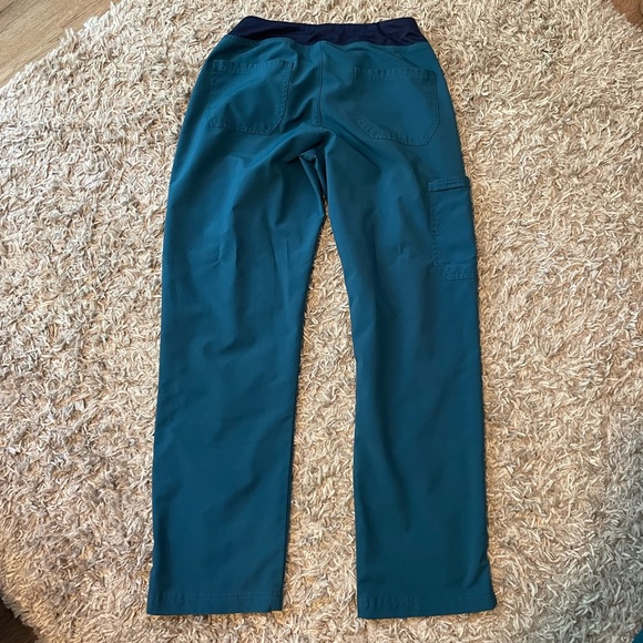 Easy stretch scrub set - Picture 7 of 8